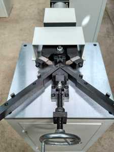 氣動(dòng)組角機(jī) 自動(dòng)化門窗生產(chǎn)的核心設(shè)備